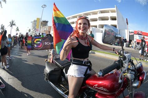 La Comunidad Lgbt Celebra El Orgullo Gay Y La Diversidad Con Marcha En