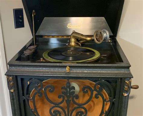 This Century Old Phonograph Still Plays Records What Is It Worth