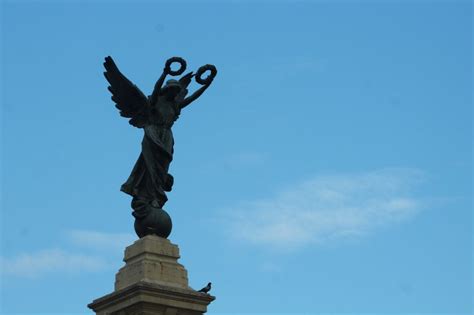 Monumento A Los Pr Ceres Legado De La Independencia Guanacos