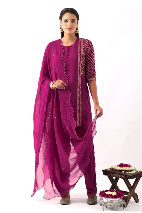 Buy Pink Habutai Silk Embroidery Dori Round Ditsy Bloom Kurta Set For