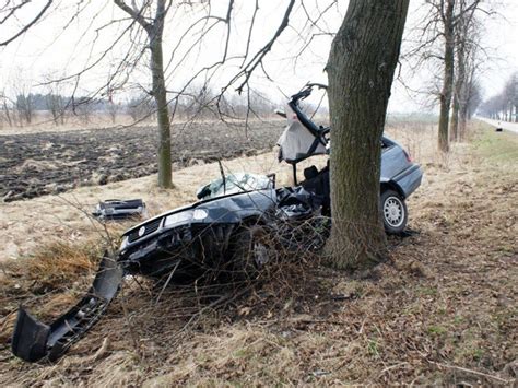 Miertelny Wypadek Na Trasie Bielsk Podlaski Hajn Wka Passat Uderzy