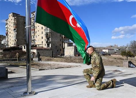 Azerbaycan Bayrağı Anlamı Azerbaycan Bayrağı Hangi Renklerden Oluşur