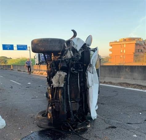 Incidente Su Via Pontina Un Auto Si Ribalta Code E Traffico In Tilt