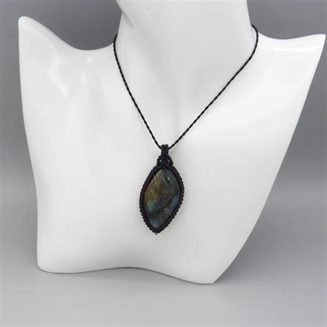 Collier Micro Macram Noir Avec Une Labradorite