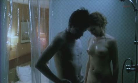 Naked Sarah Pratt In Brief Crossing