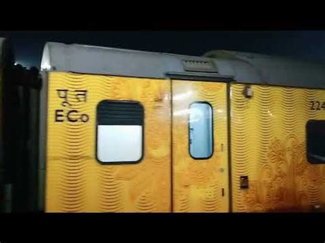 Tejas Rajdhani Express Arrival Pt Deen Dayal Upadhyay