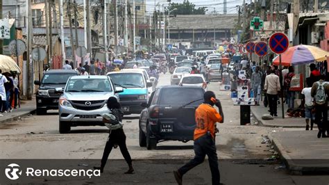 Angola Funcionários públicos iniciam greve geral por melhores salários