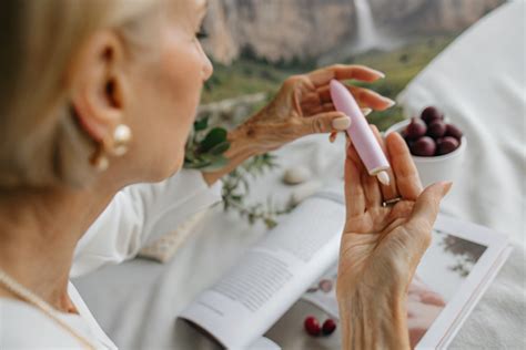 Best Vibrators for Older Women | Comfortable, Discreet & Easy-to-Use Guide