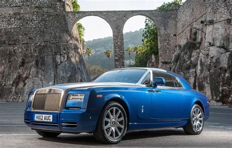 Обои небо синий фон замок скалы купе Rolls Royce Phantom на