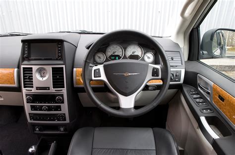 Chrysler Grand Voyager interior | Autocar