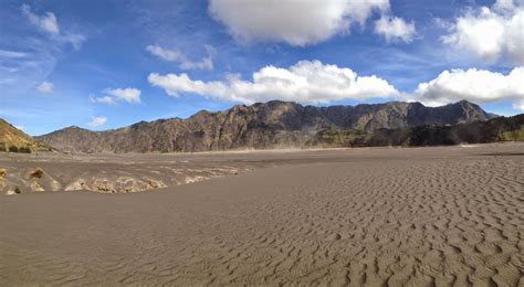 Menjelajahi Gurun Pasir Berbisik Bromo Travelapak