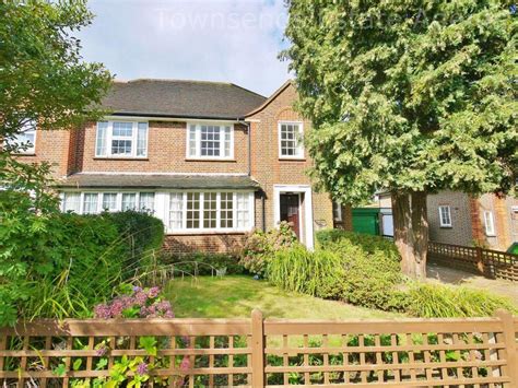 Hatch End Pinner Ha5 3 Bed Semi Detached House £2250 Pcm £519 Pw