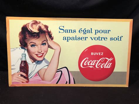 Coca Cola - Carton publicitaire PLV année 1960/1970 illustrée de la célèbre bouteille en verre ...