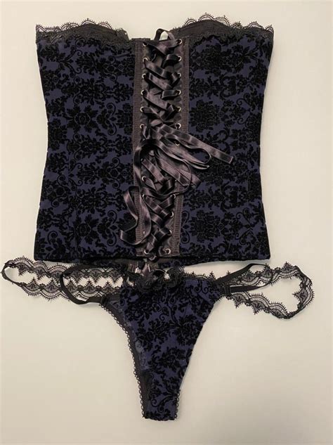 Conjunto De Corselet E Calcinha Em Veludo Preto E Azul Marinho Lingerie Feminina De Chelles