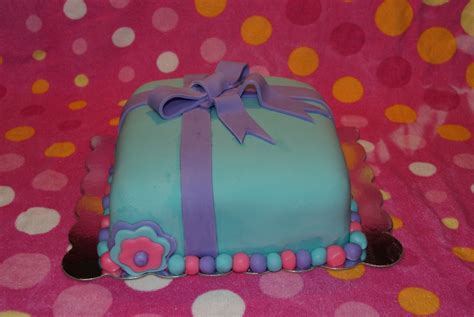 Fondant Bow Cake - CakeCentral.com