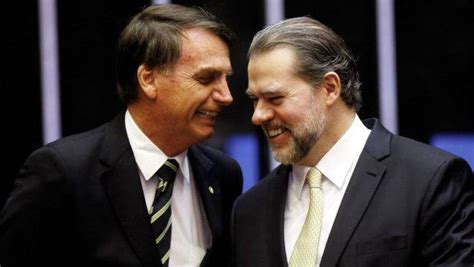 Abraço entre Bolsonaro e Dias Toffoli representa pacto para atacar