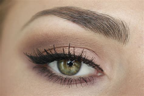 Stap Voor Stap Foto Tutorial Smokey Nude Met Het Sleek Oh So Special