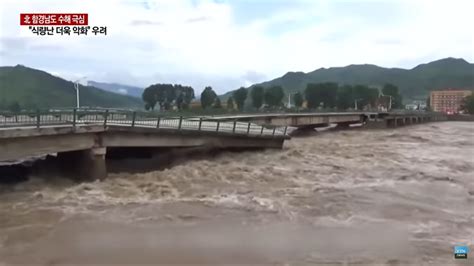 連橋都被衝斷！北韓遭暴雨侵襲堤防遭洪水「劈成兩段」 住家更慘「直接淹沒了」