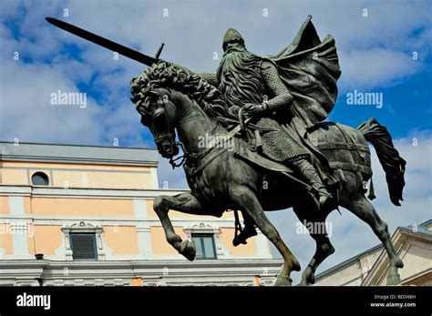 Spain, Burgos: Monument of national hero "El Cid Stock Photo - Alamy