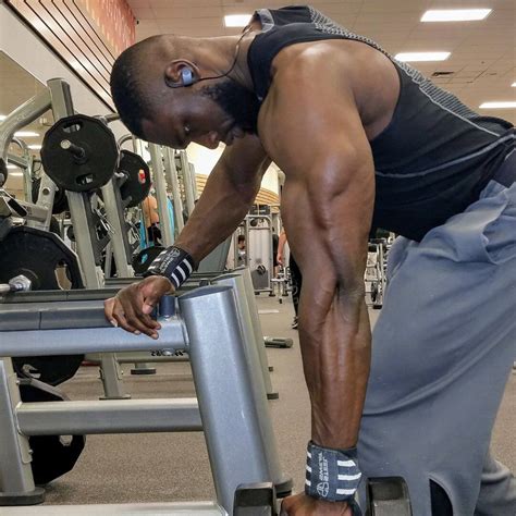 A Helpful Guide To Elbow Pain From Tricep Kickback
