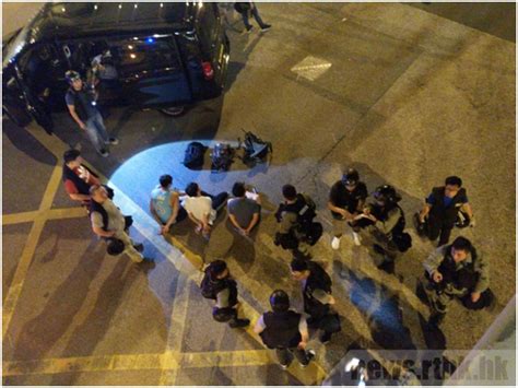 香港警方以涉嫌非法集结及藏有攻击性武器等拘捕44人 荔枝网新闻