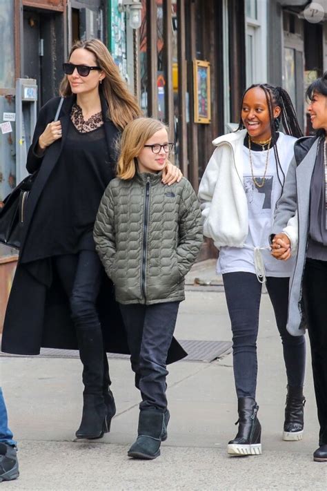 Photo Exclusif Angelina Jolie Fait Du Shopping Avec Ses Filles