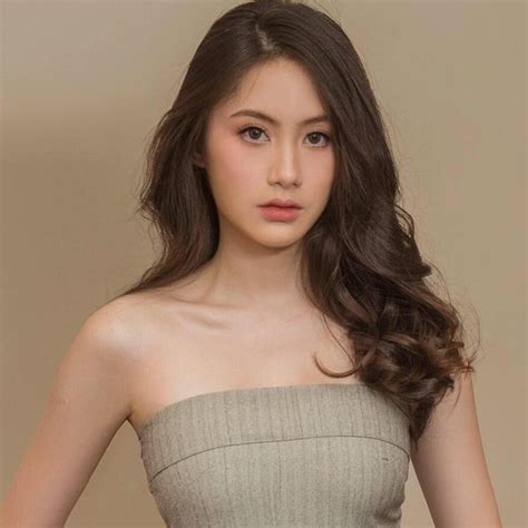 Hot girl Lào xinh đẹp ăn Tết ở Việt Nam gây bão mạng là ai Báo Dân trí