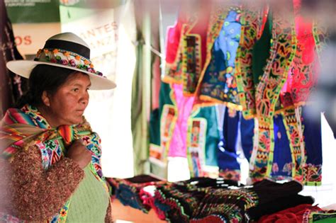 Más mujeres trabajan pero ganan menos