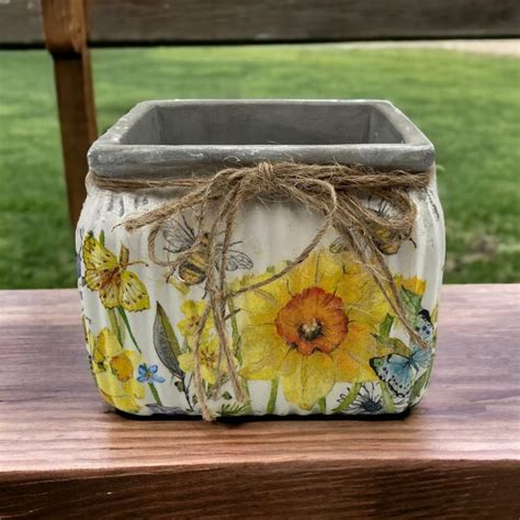 Planter Outdoor Decor Daffodil Bee Planter Planter Outdoor