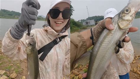 帶女朋友去大連釣魚，女友居然連中好幾條，真讓人羨慕呀【大豪夫婦】野釣 帶著影石去釣魚 Youtube