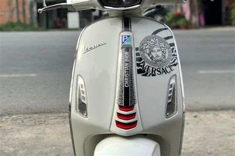 Tem Xe Vespa Versace En Tr Ng Nguy N Decal Chuy N D N Keo Xe