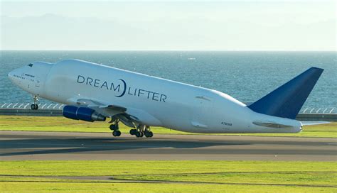 Meet the Boeing Dreamlifter and the Airbus Beluga - Flytrippers