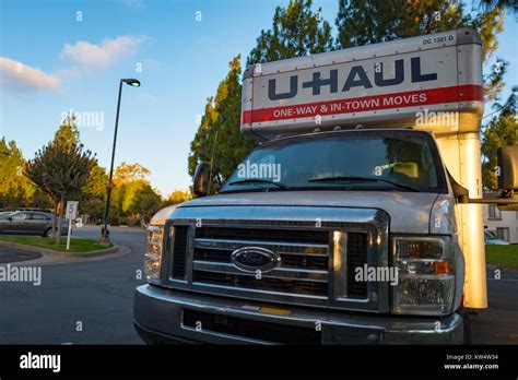 Uhaul Moving Truck Hi Res Stock Photography And Images Alamy