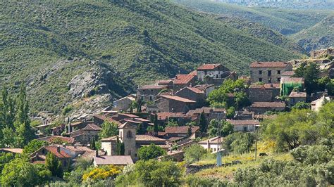 Uno De Los Pueblos M S Bonitos De Espa A Est En Madrid Entre Monta As