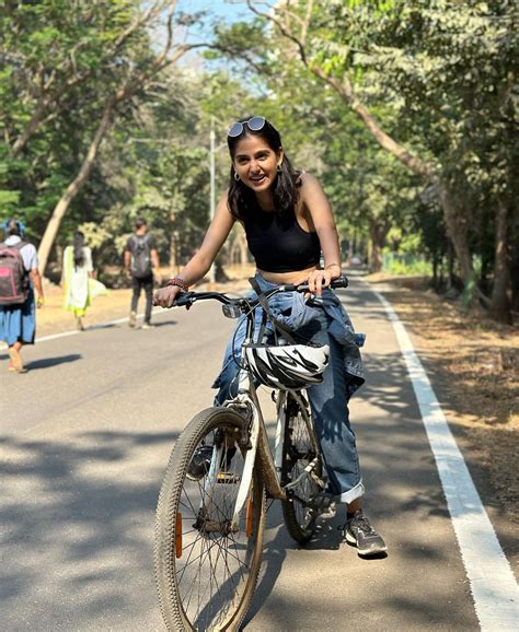 Anaswara Rajan Looking Cute In Her Beach Photos Photoshoot Went Viral