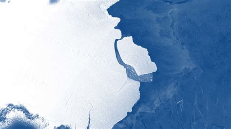 Vast Iceberg Breaks Off Antarctic Shelf Cnn