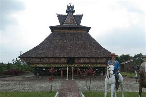 Foto Siwaluh Jabu Rumah Adat Batak Karo Yang Unik Dan Megah