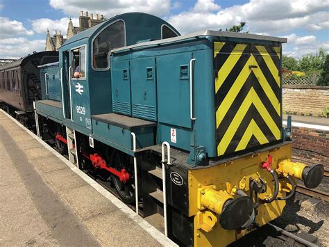 Class 14 Diesel D9529 Shunter Profile Photograph By Gordon James Pixels