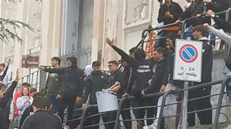 Piano Di Sorrento Il Nautico Nino Bixio Protesta Per Le Aule Allagate 2