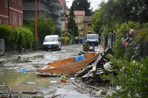 Las Imágenes De Las Devastadoras Inundaciones En Italia