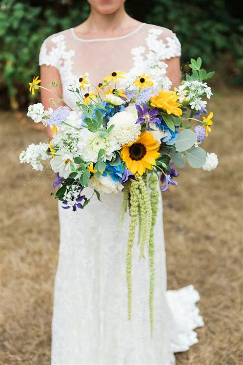 22 Sunflower Bouquets That Will Brighten Up Your Wedding Day Sunflower Wedding Bouquet