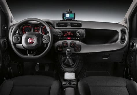 Foto Fiat Panda Connected By Wind Interni Patentati