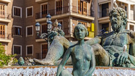 The Neptune Figure The Turia Fountain Plaza De La Virg Flickr