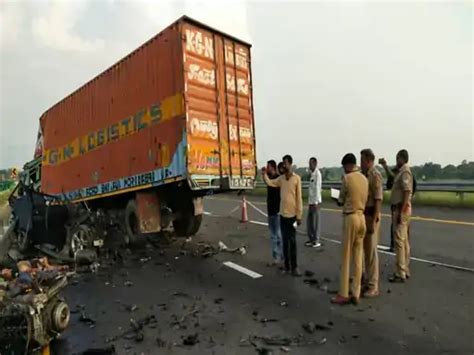 Bmw Car Accident 4 Killed On The Spot On Purvanchal Expressway