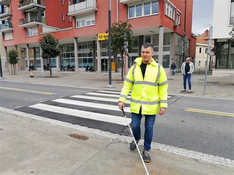 Koper Slepi In Slabovidni Opozarjajo Na Zanje Povsem Neustrezno