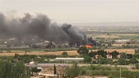 Incendio En El Camino De Cascajales En Zaragoza Alarma Por Un Fuego En