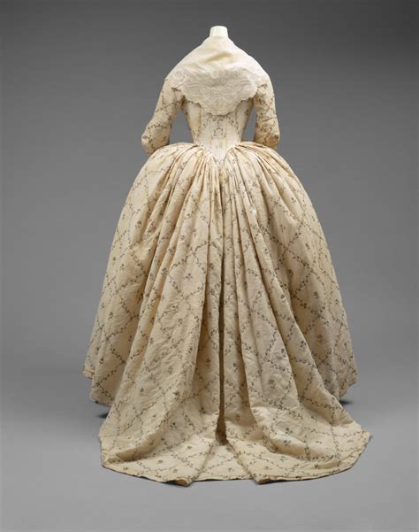 Robe Langlaise Fashion History Timeline