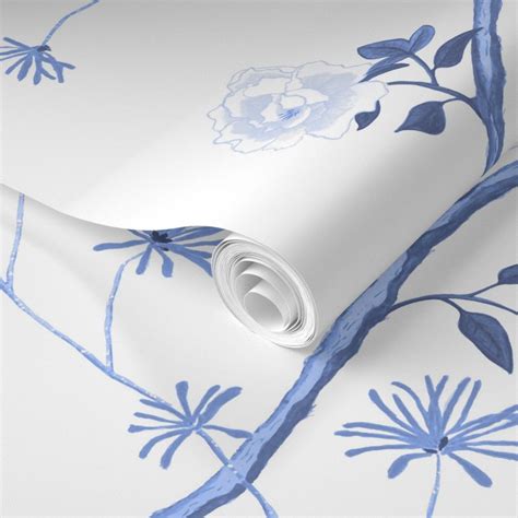 A Blue And White Wallpaper With Flowers On It