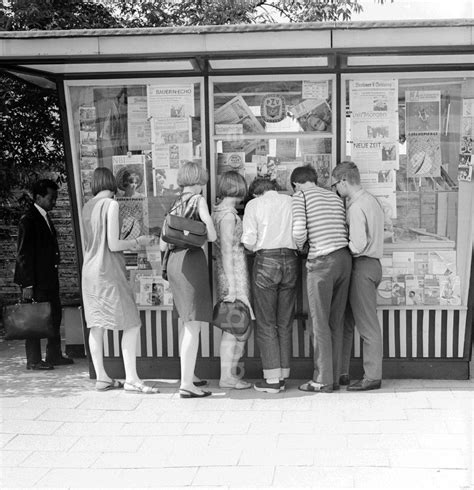 Ddr Bildarchiv Berlin Zeitungskiosk In Berlin Der Ehemaligen