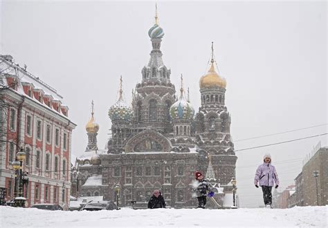 How St. Petersburg residents are coping with unusually heavy snowfalls ...